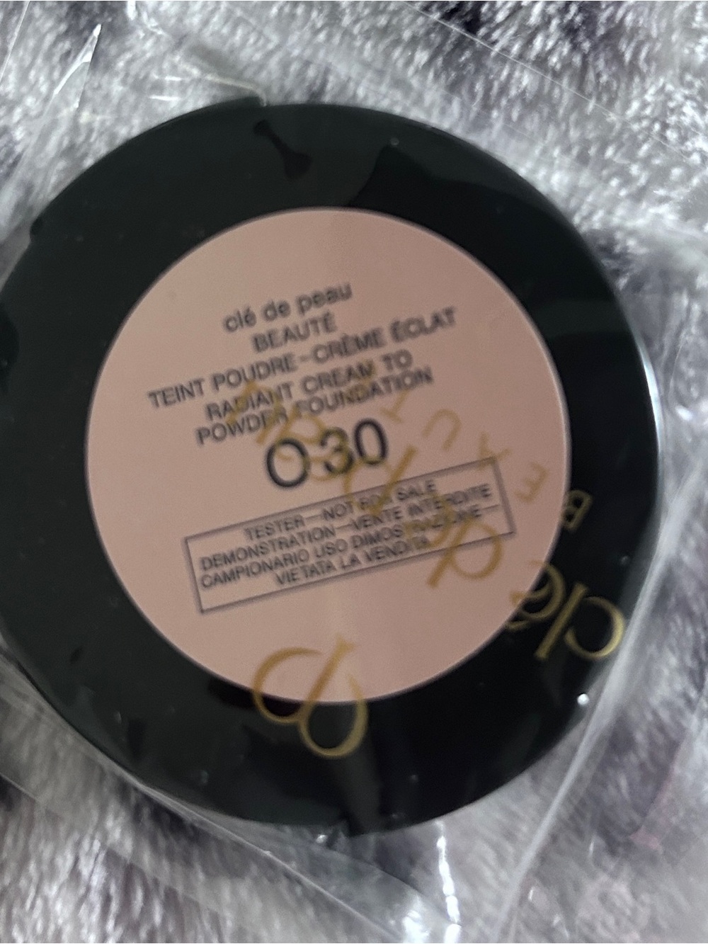 cle de peau Radiant Cream-To-Powder Foundation - Beige (030)